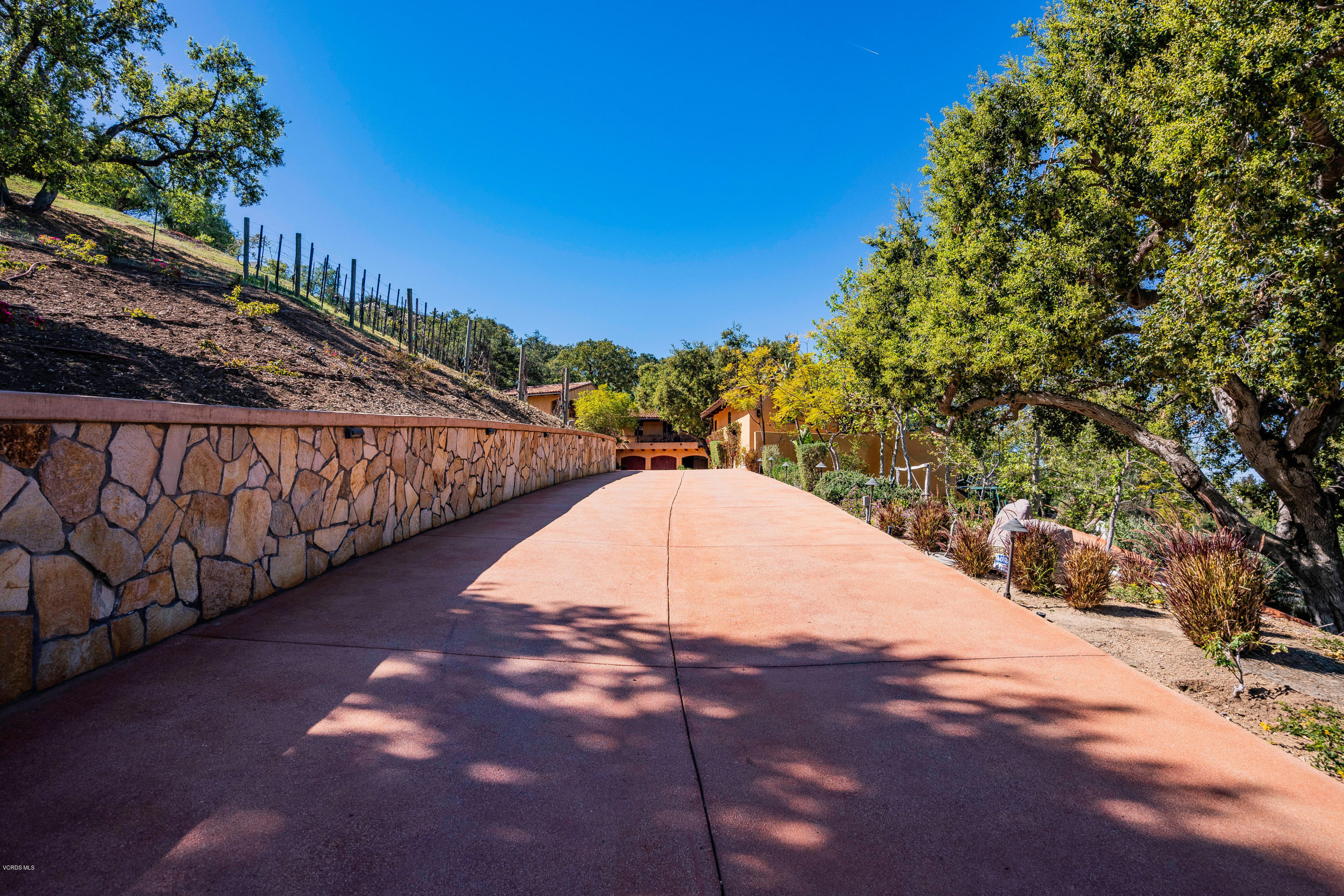 525 Rimrock Road Thousand Oaks, CA 91361 - Photo 3 of 95 a view of a back yard of the house