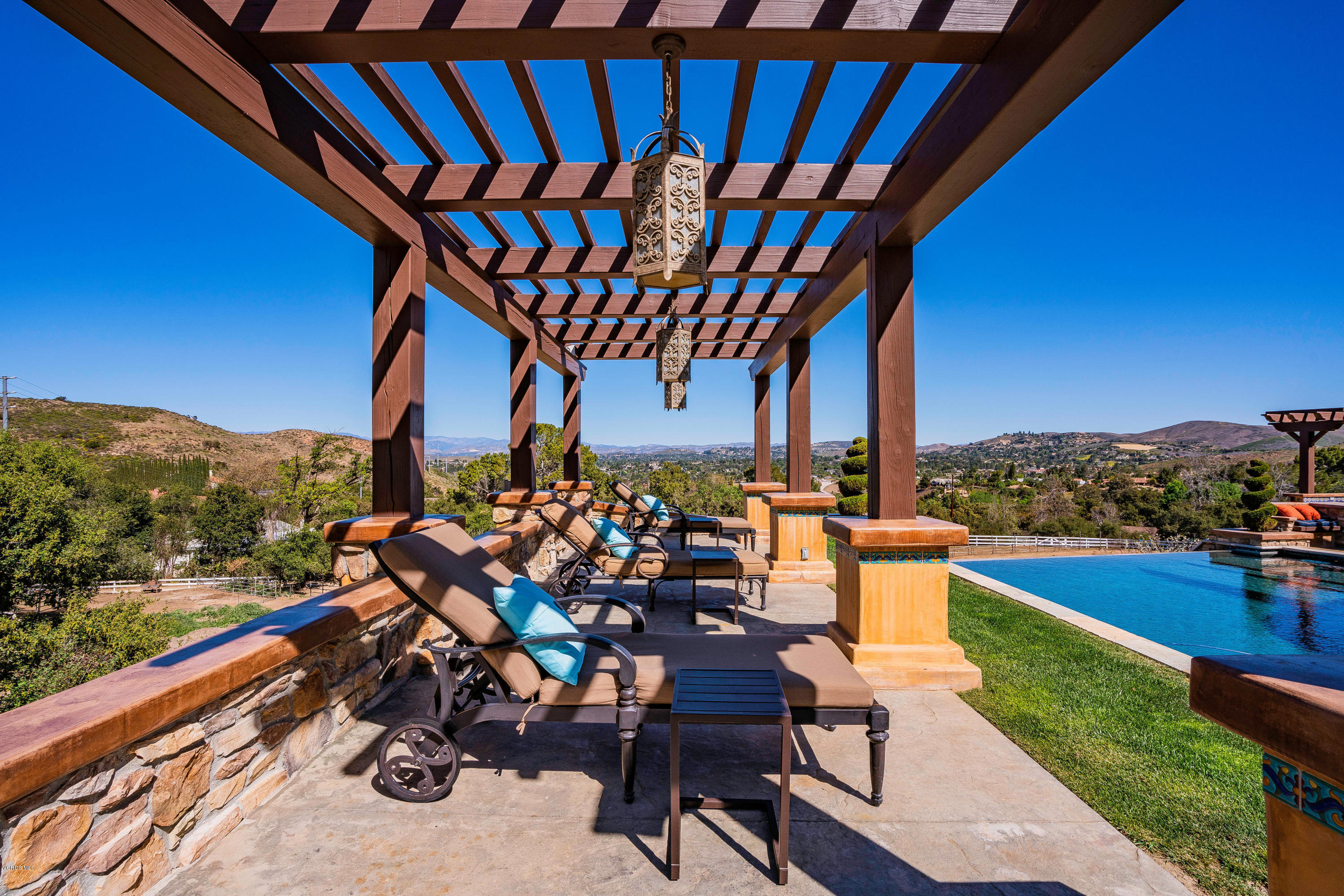 525 Rimrock Road Thousand Oaks, CA 91361 - Photo 51 of 95 a view of a chairs and table in the balcony