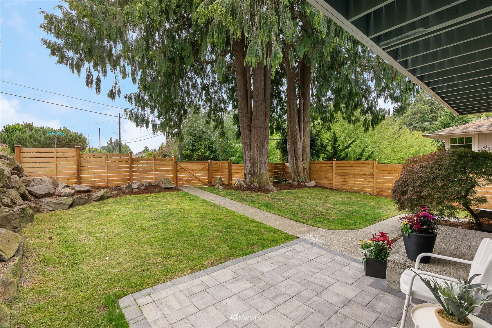4522 Southwest Austin Street Seattle, WA 98136 - Photo 3 of 25 Gallery Image 3