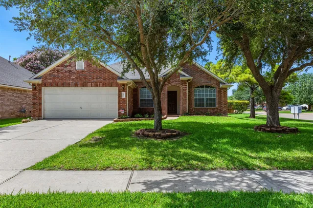 $2,175 | 3131 Stratford Pointe Drive, Sugar Land, TX 77498