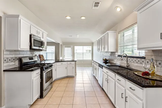 $2,175 | 3131 Stratford Pointe Drive, Sugar Land, TX 77498