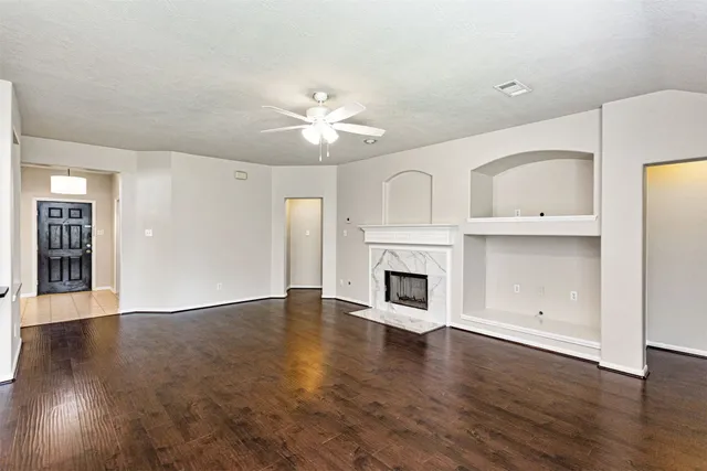 $2,175 | 3131 Stratford Pointe Drive, Sugar Land, TX 77498