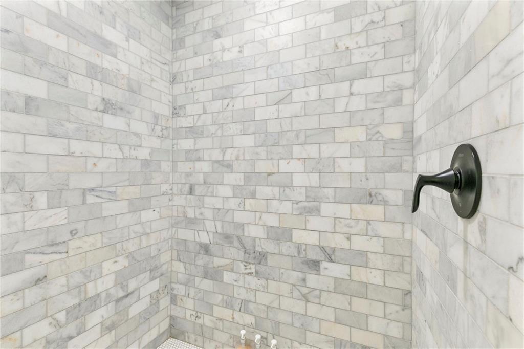 973 Mayson Turner Road Northwest Atlanta, GA 30314 - Photo 25 of 38 a bathroom with a shower