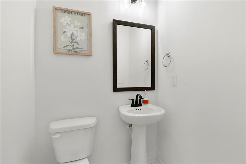973 Mayson Turner Road Northwest Atlanta, GA 30314 - Photo 27 of 38 a bathroom with a toilet sink and mirror