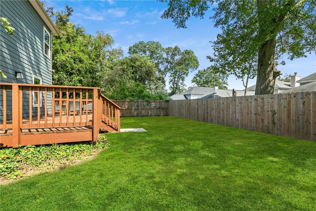973 Mayson Turner Road Northwest Atlanta, GA 30314 - Photo 35 of 38 a view of a backyard with a small cabin