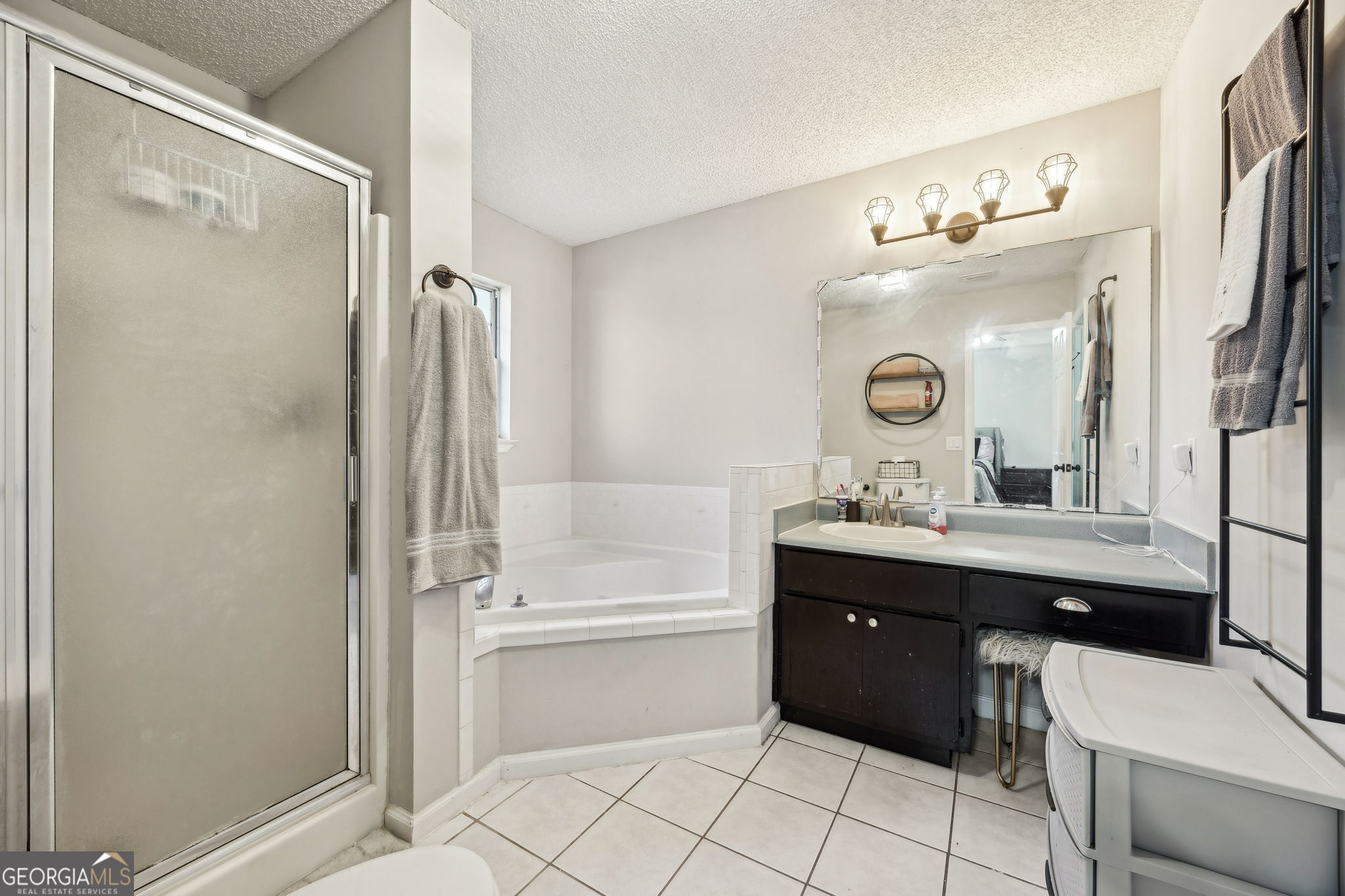 1720 Point Peter Road St. Marys, GA 31558 - Photo 31 of 93 a bathroom with a bathtub a sink and a mirror