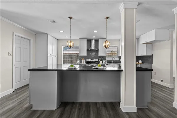 $2,700 | 15514 Diana Lane, Houston, TX 77062