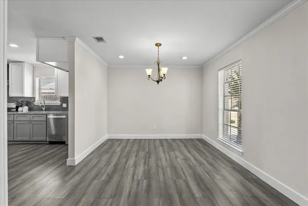 $2,700 | 15514 Diana Lane, Houston, TX 77062