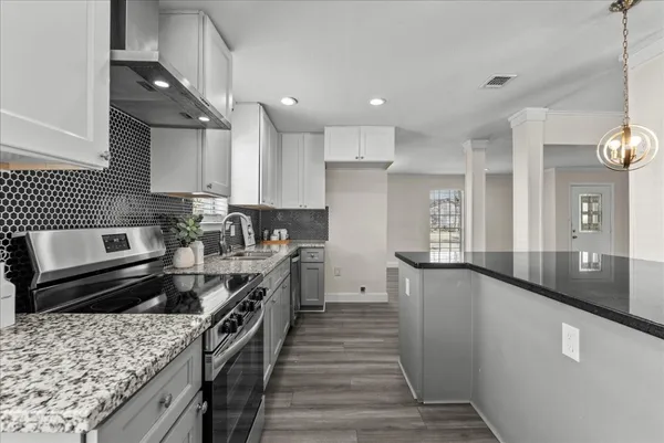 $2,700 | 15514 Diana Lane, Houston, TX 77062