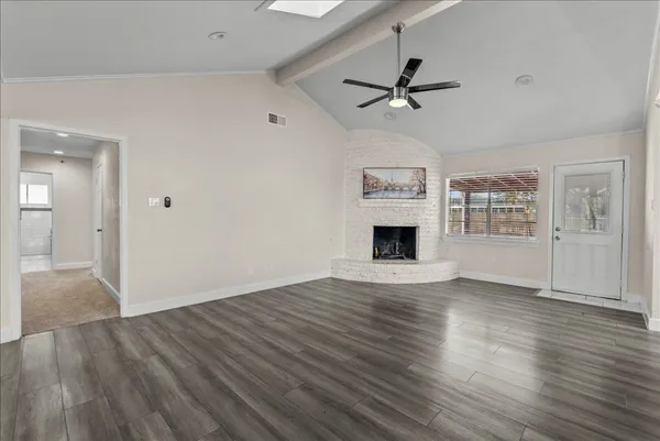 $2,700 | 15514 Diana Lane, Houston, TX 77062