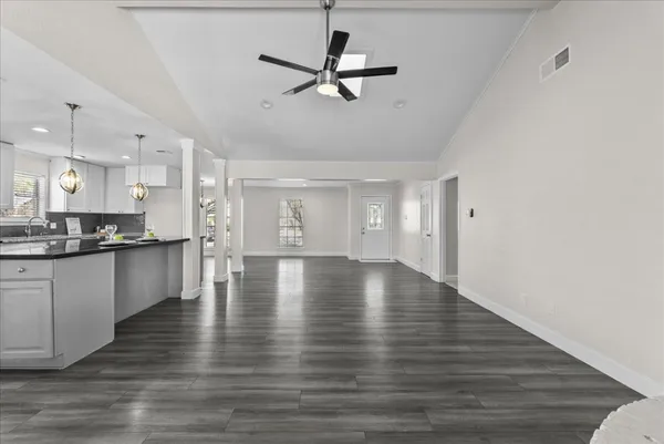 $2,700 | 15514 Diana Lane, Houston, TX 77062