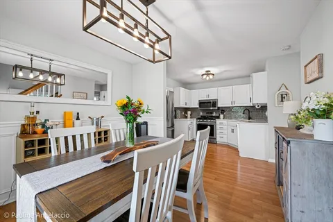 $345,000 | 2673 College Hill Circle, Schaumburg, IL 60173