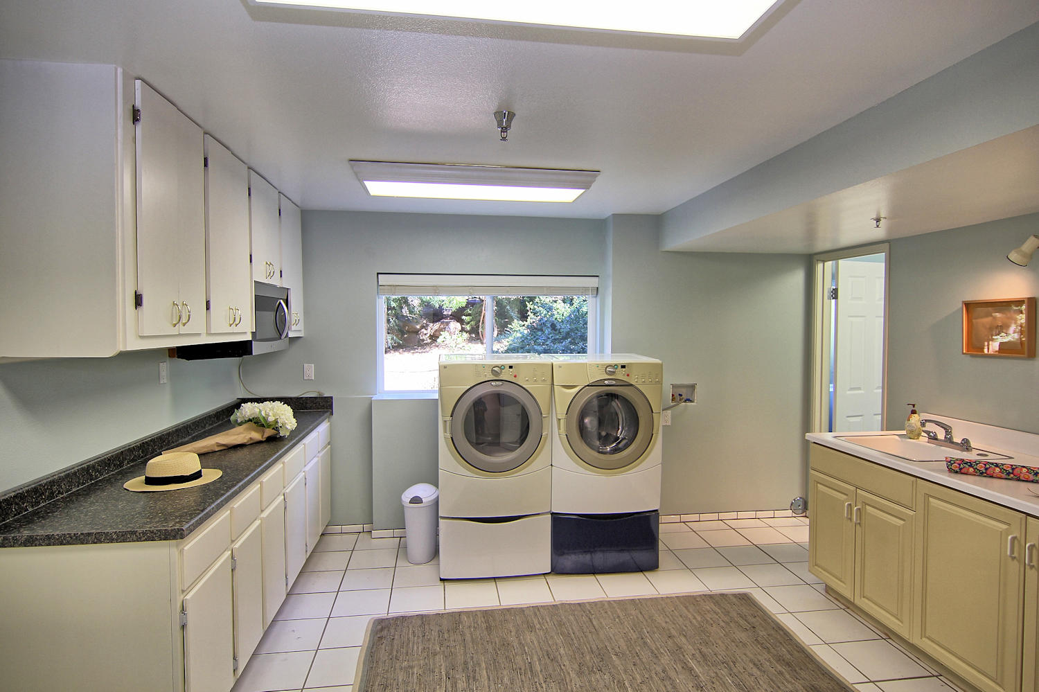 1442 South Rice Road Ojai, CA 93023 - Photo 26 of 50 a utility room with sink dryer and washer