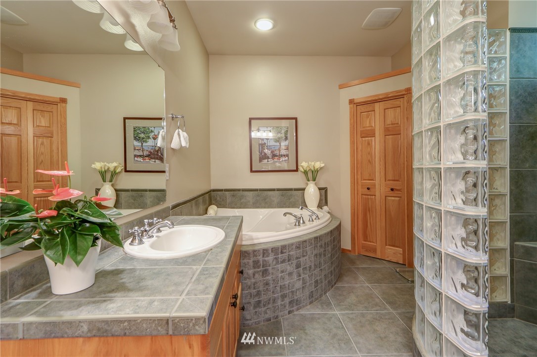 22723 Jefferson Point Road Northeast Kingston, WA 98346 - Photo 16 of 24 Gallery Image 16