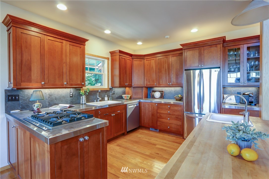22723 Jefferson Point Road Northeast Kingston, WA 98346 - Photo 9 of 24 Gallery Image 9