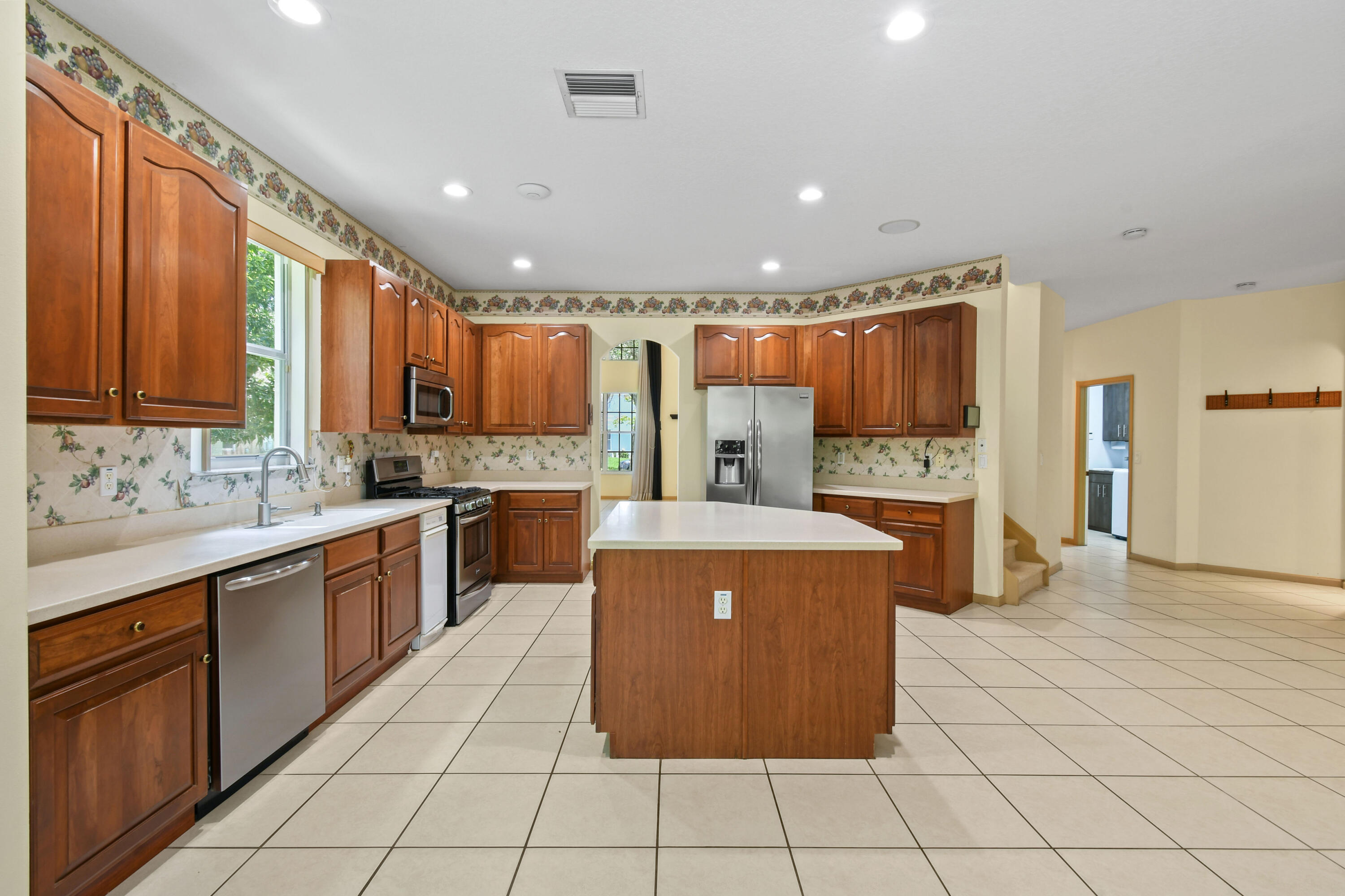 575 Scrubjay Lane Jupiter, FL 33458 - Photo 11 of 60 Wood Cabinets