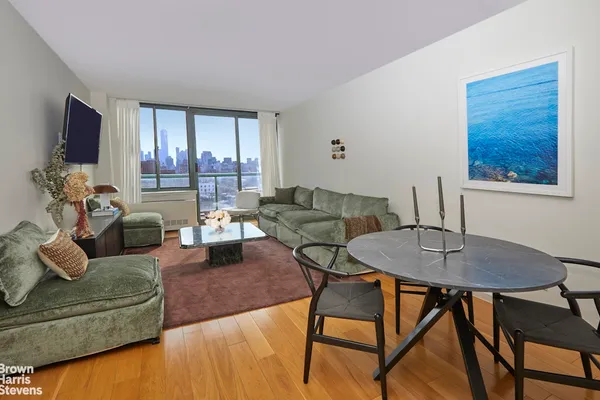 $1,100,000 | 22 West 15th Street, Unit 15A | Flatiron