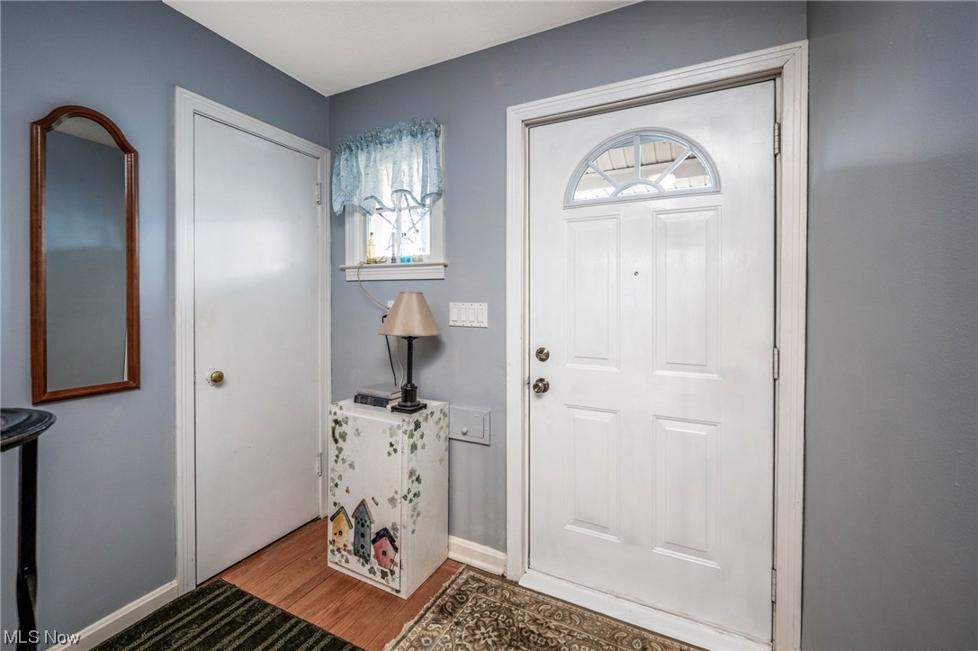 253 Butler Road Northeast Warren, OH 44483 - Photo 3 of 35 Entrance foyer featuring hardwood flooring