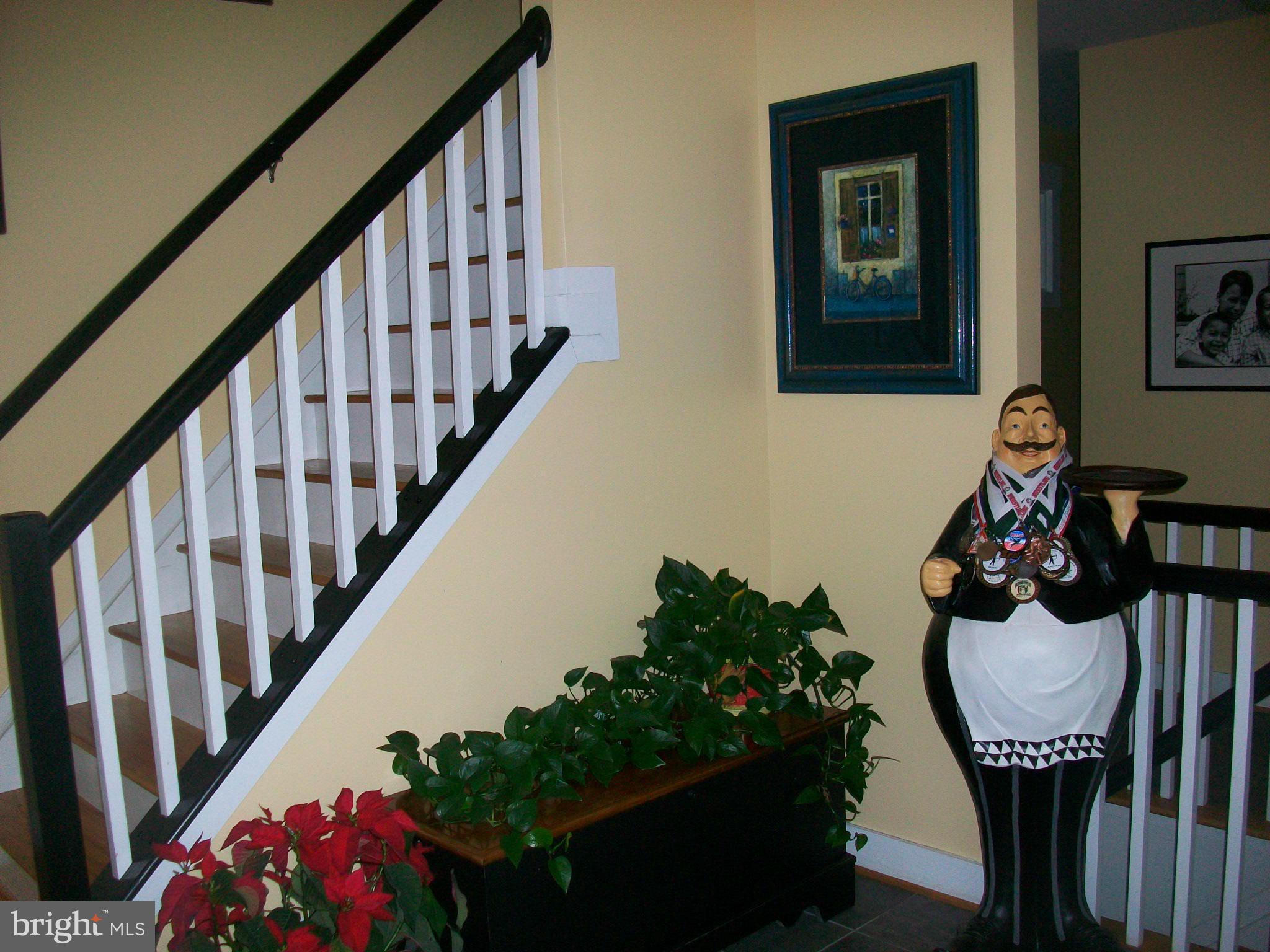 403 Alan A Dale Road Annapolis, MD 21405 - Photo 4 of 27 Foyer