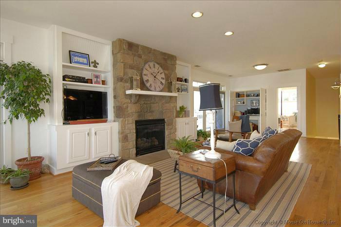 403 Alan A Dale Road Annapolis, MD 21405 - Photo 7 of 27 Family Room