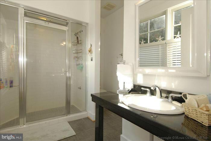 403 Alan A Dale Road Annapolis, MD 21405 - Photo 9 of 27 Bath (Master)