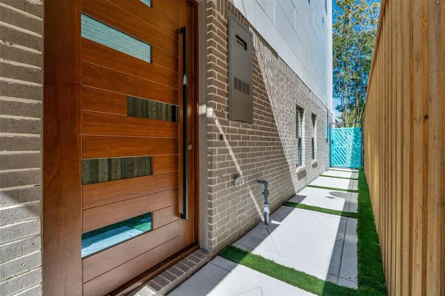 $649,900 | 708 West 10th Street, Unit 103, Dallas, TX 75208