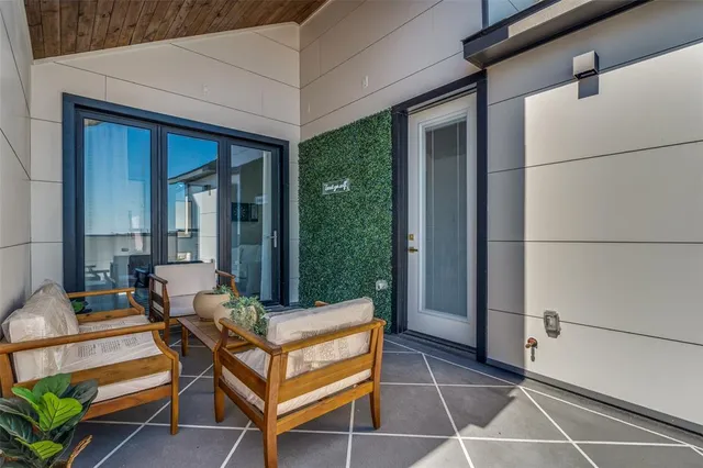 $649,900 | 708 West 10th Street, Unit 103, Dallas, TX 75208