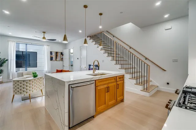 $649,900 | 708 West 10th Street, Unit 103, Dallas, TX 75208