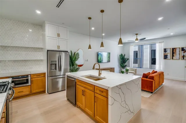 $649,900 | 708 West 10th Street, Unit 103, Dallas, TX 75208