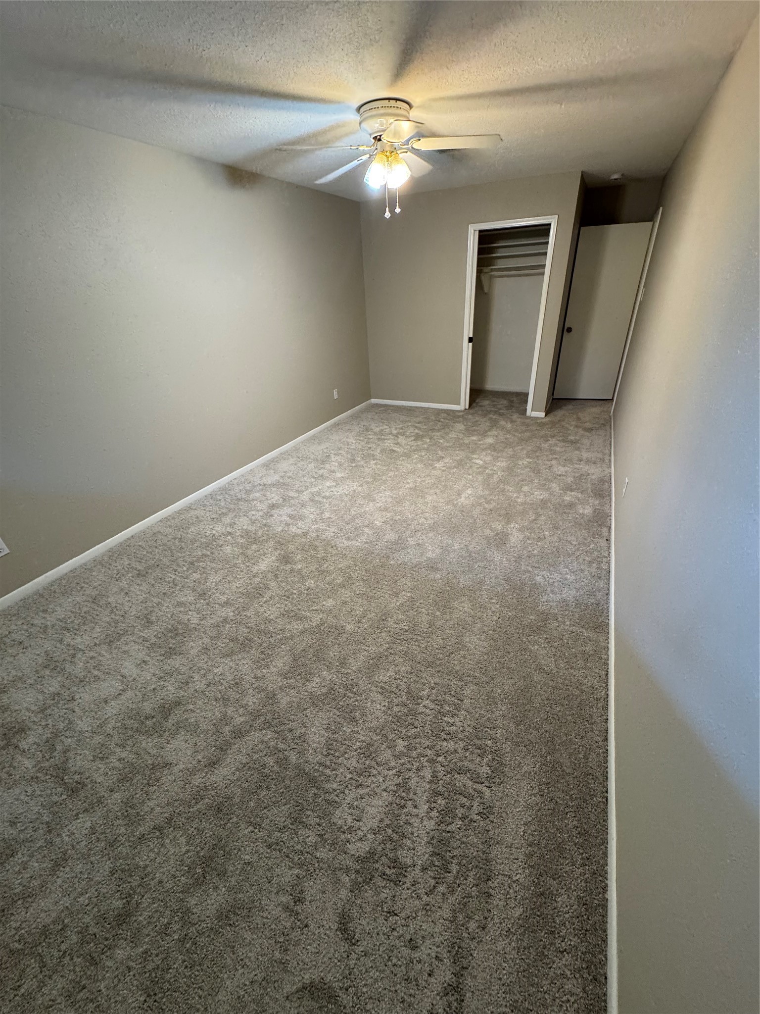 171 Bluebonnet Street Sugar Land, TX 77478 - Photo 25 of 28 en empty room with windows and ceiling fan