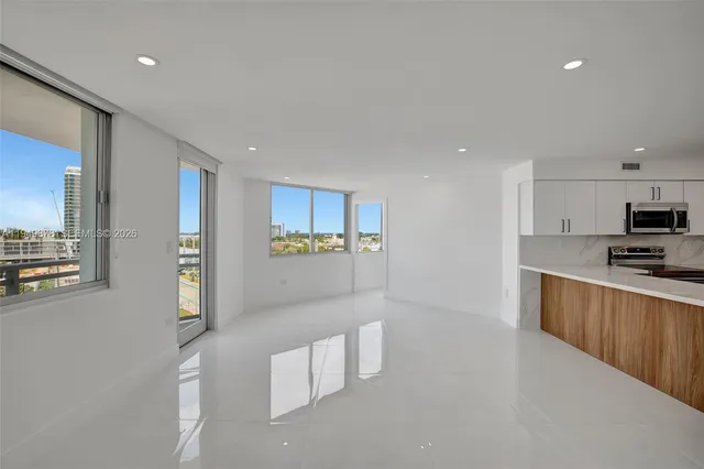 $4,500 | 7135 Collins Avenue, Unit 835, Miami Beach, FL 33141