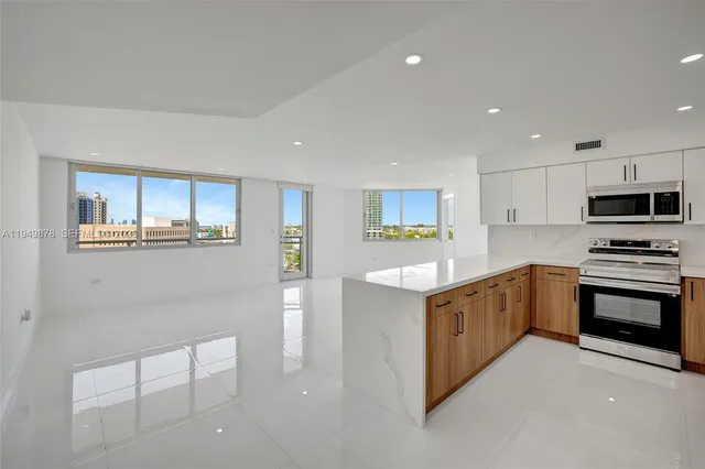 $4,500 | 7135 Collins Avenue, Unit 835, Miami Beach, FL 33141