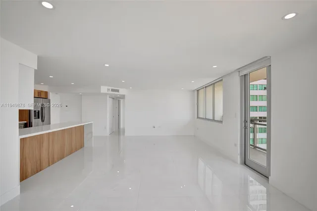 $4,500 | 7135 Collins Avenue, Unit 835, Miami Beach, FL 33141