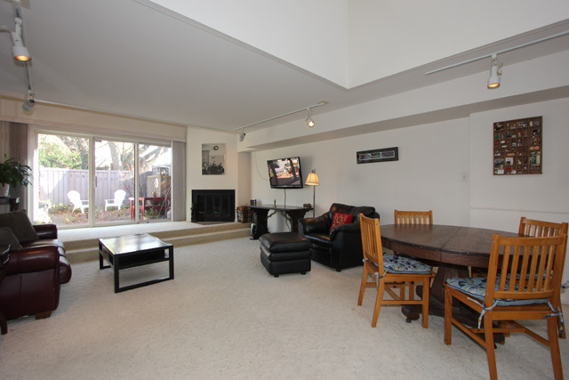 241 East Burlington Street, Unit D Riverside, IL 60546 - Photo 4 of 25