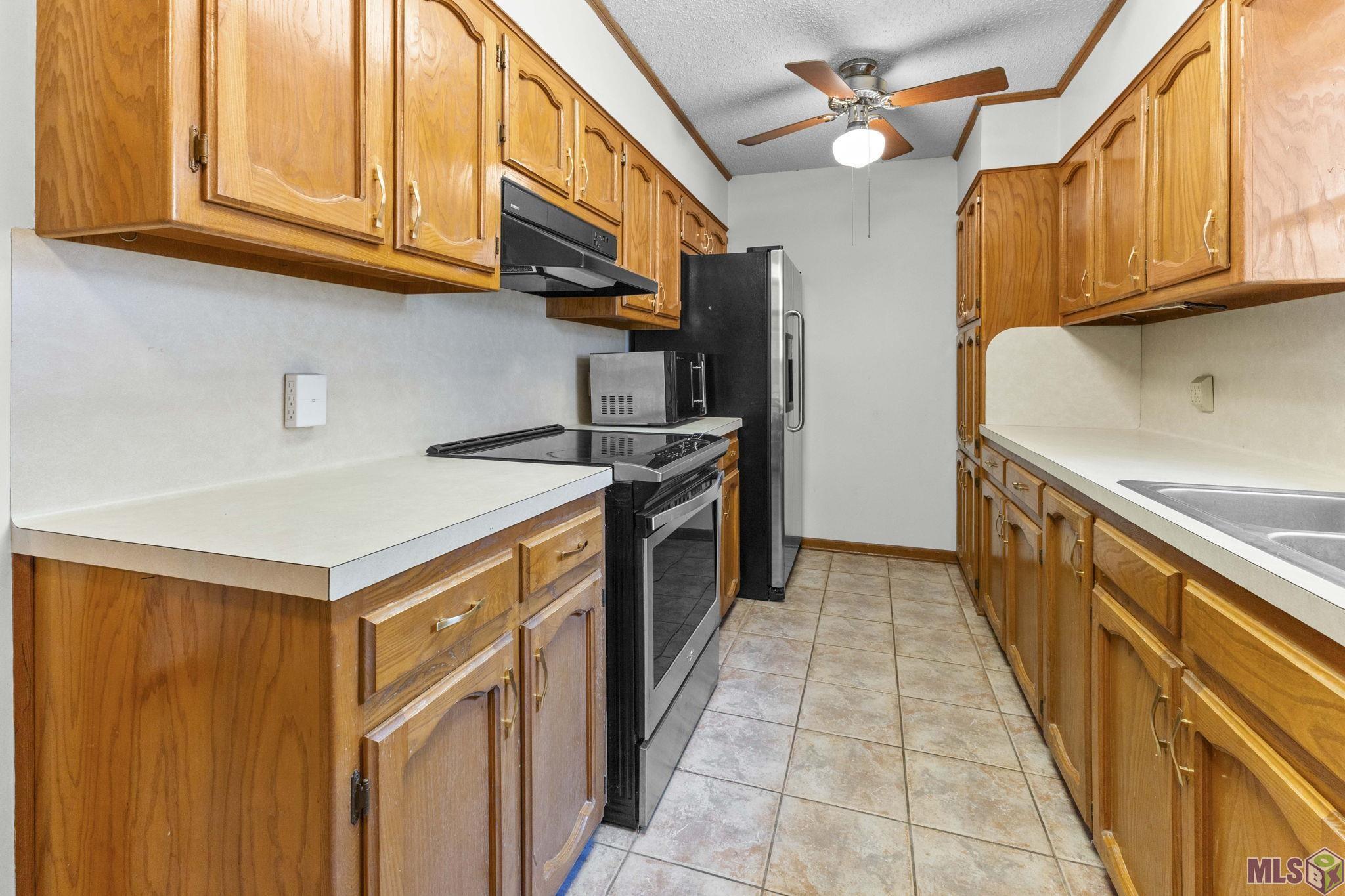 1815 Stonegate Court Baton Rouge, LA 70815 - Photo 7 of 17 Kitchen
