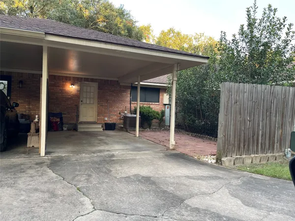 $1,100 | 2100 Austin Street, Unit 6, Bay City, TX 77414