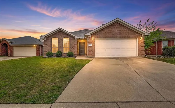 $325,000 | 7424 Lake Front Trail, Arlington, TX 76002