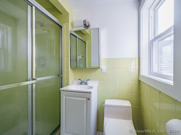 847 Glenbrook Road Orange, CT 06477 - Photo 14 of 36