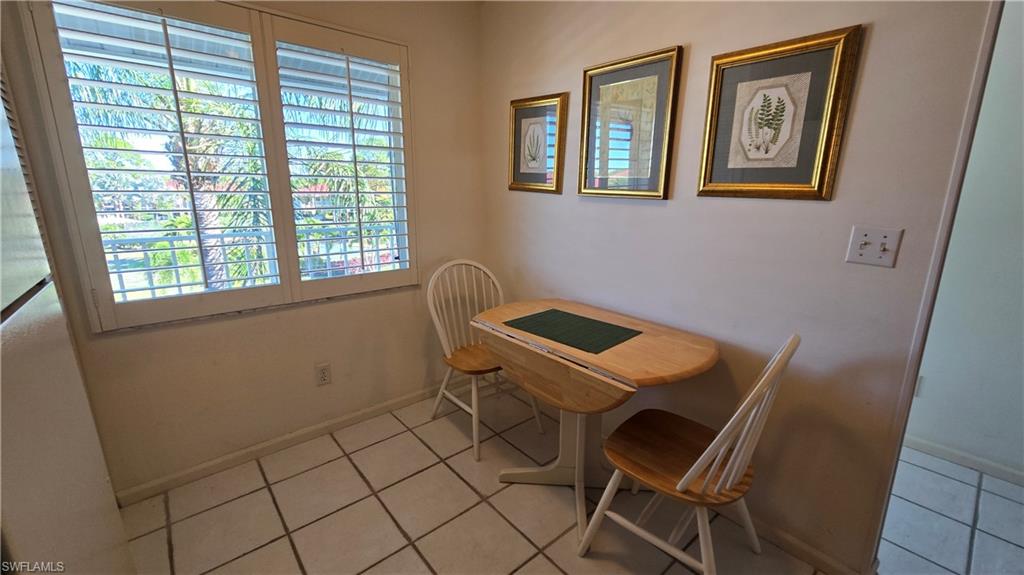 4580 Andover Way, Unit 305B Naples, FL 34112 - Photo 11 of 32 Eat-in kitchen for the grandkids