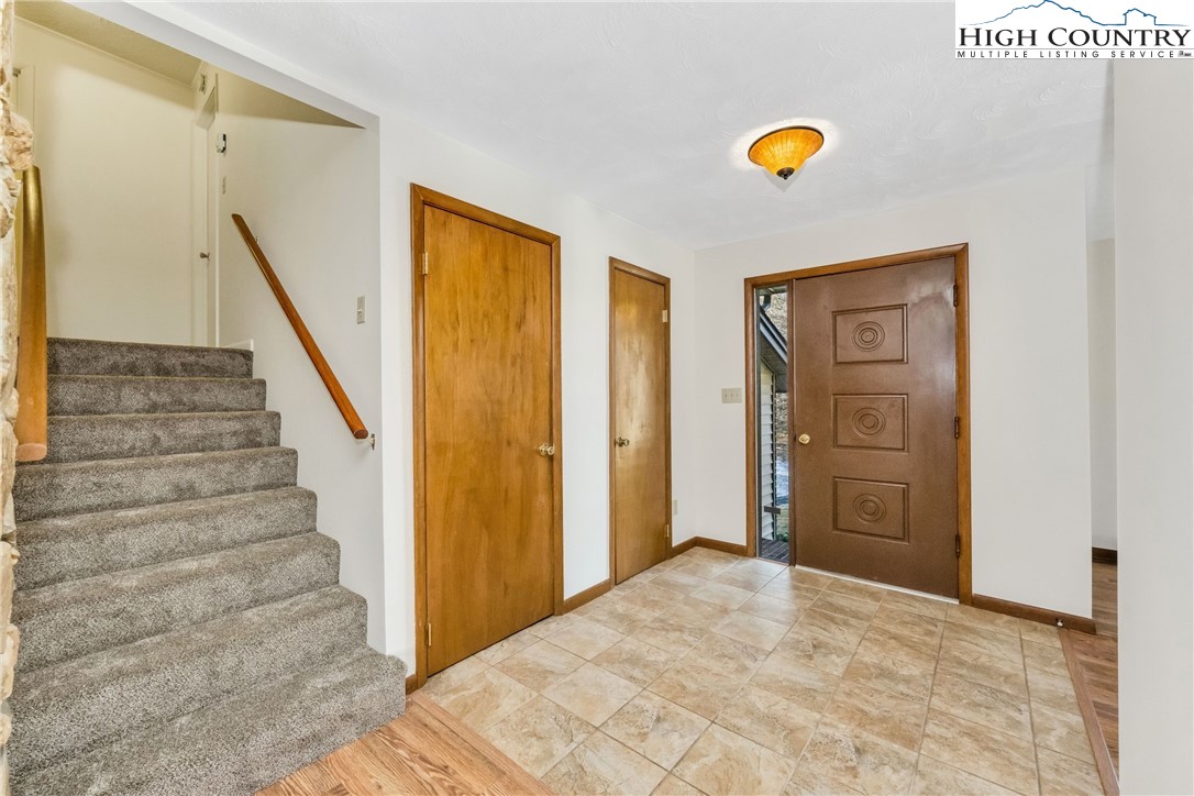 1324 Ripshin Road Troutdale, VA 24378 - Photo 40 of 47 a view of an entryway