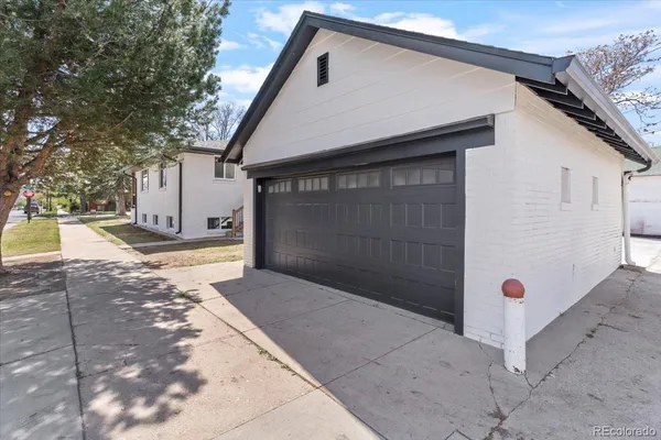 $4,000 | 2903 West 39th Avenue, Denver, CO 80211