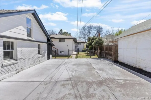 $4,000 | 2903 West 39th Avenue, Denver, CO 80211