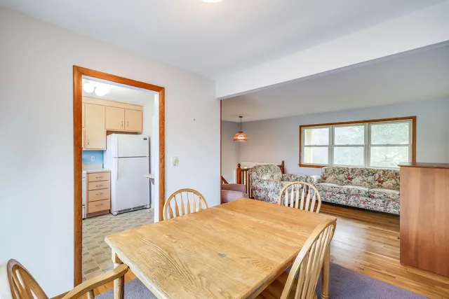 a view of empty room with window