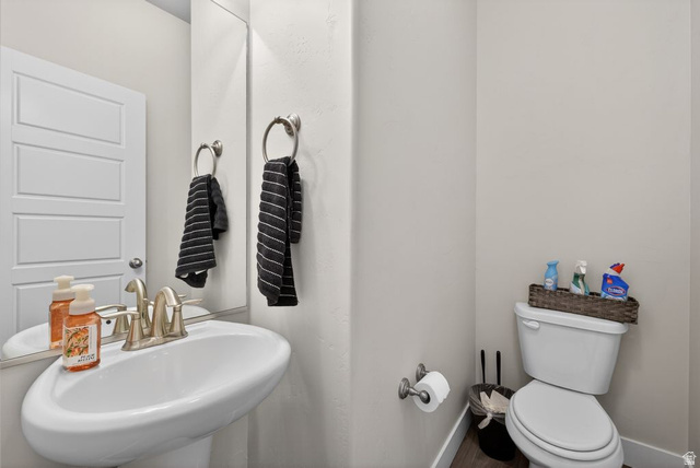 412 McClellan Court Provo, UT 84601 - Photo 18 of 20 Bathroom with toilet and a sink