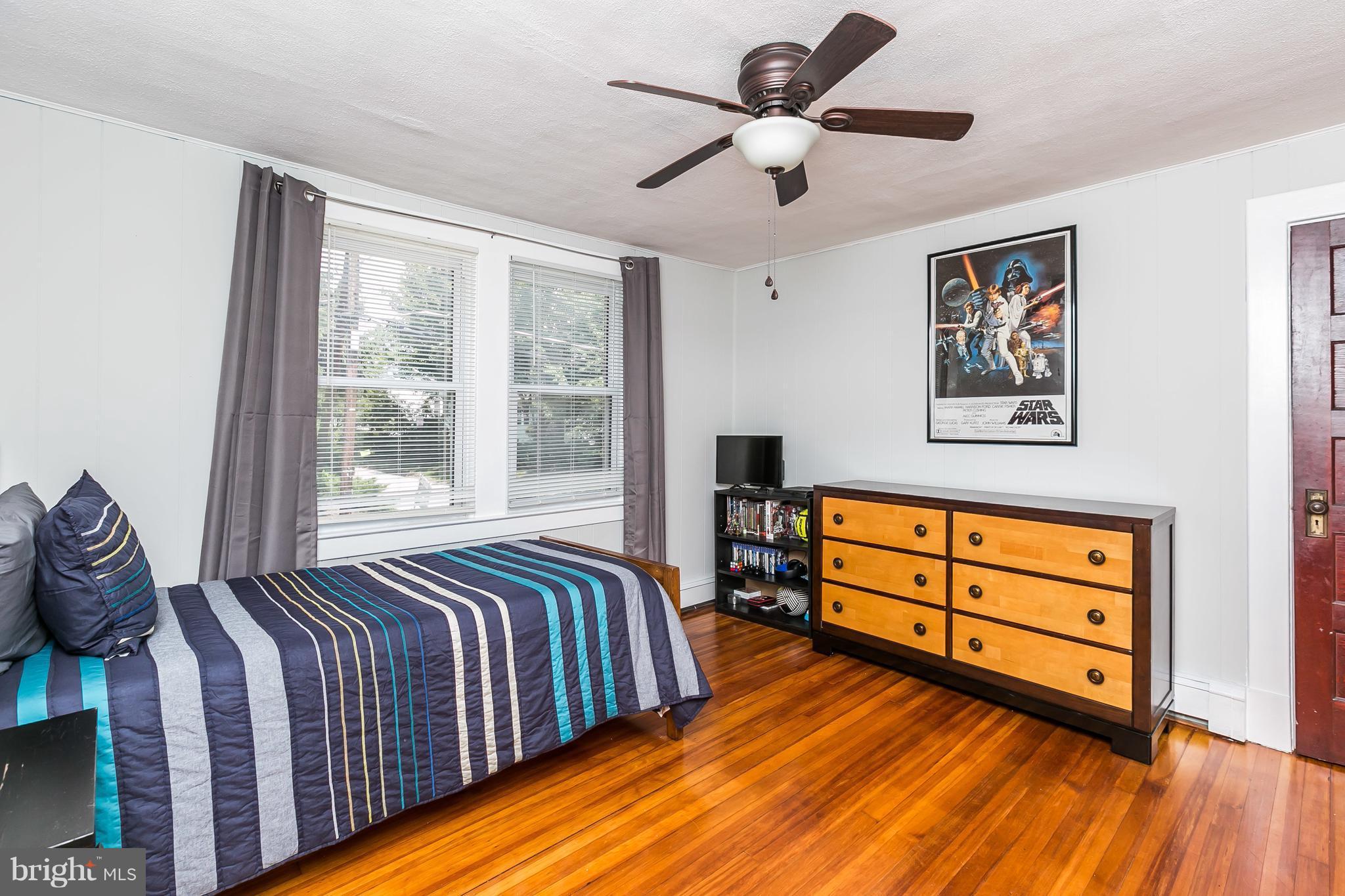 801 Woodsdale Road Baltimore, MD 21228 - Photo 17 of 29 3rd Bedroom
