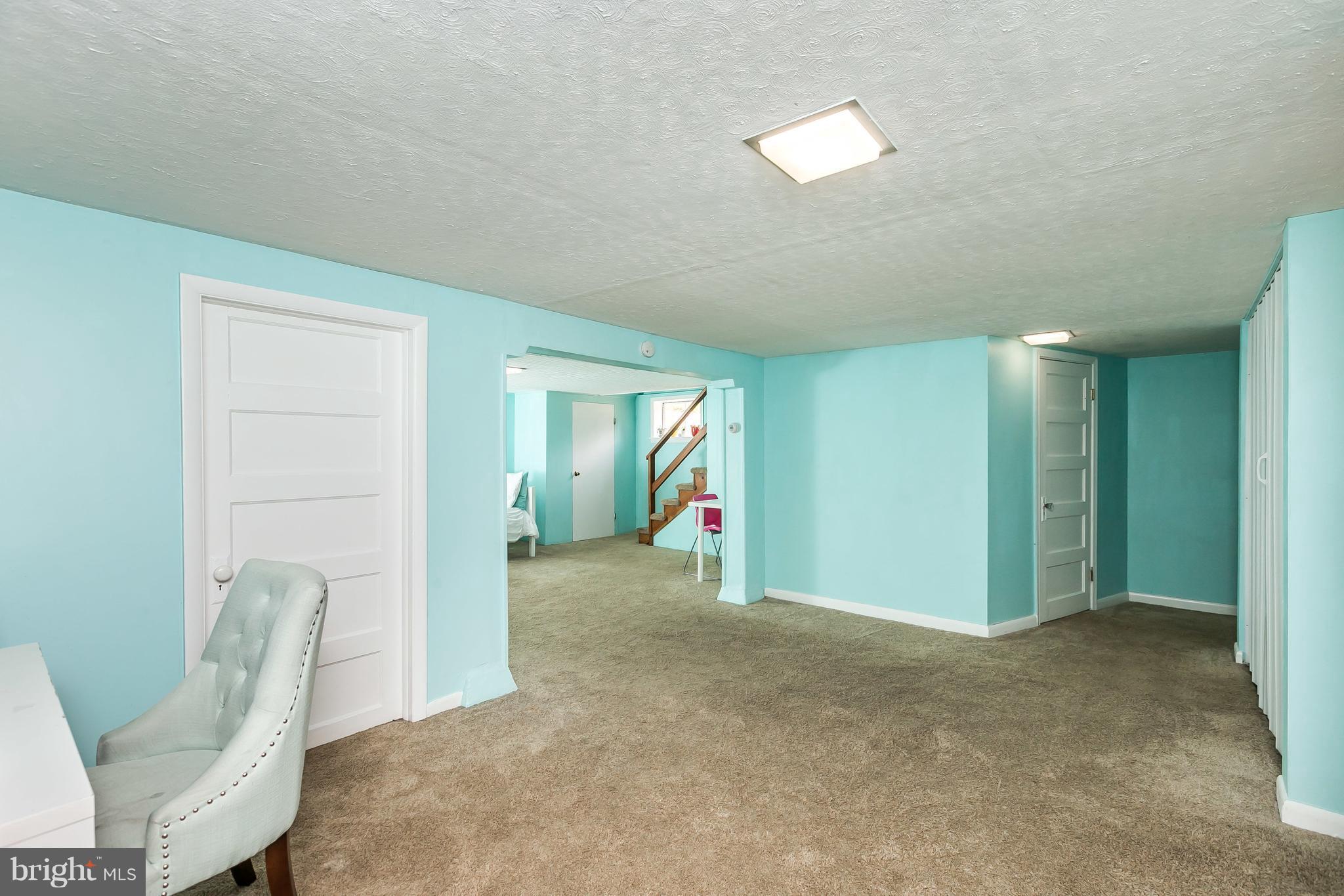 801 Woodsdale Road Baltimore, MD 21228 - Photo 22 of 29 Family Room
