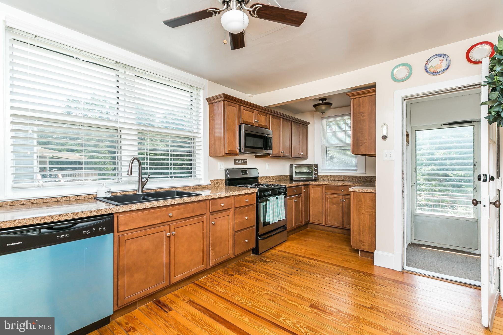 801 Woodsdale Road Baltimore, MD 21228 - Photo 7 of 29 Plenty of cabinet space