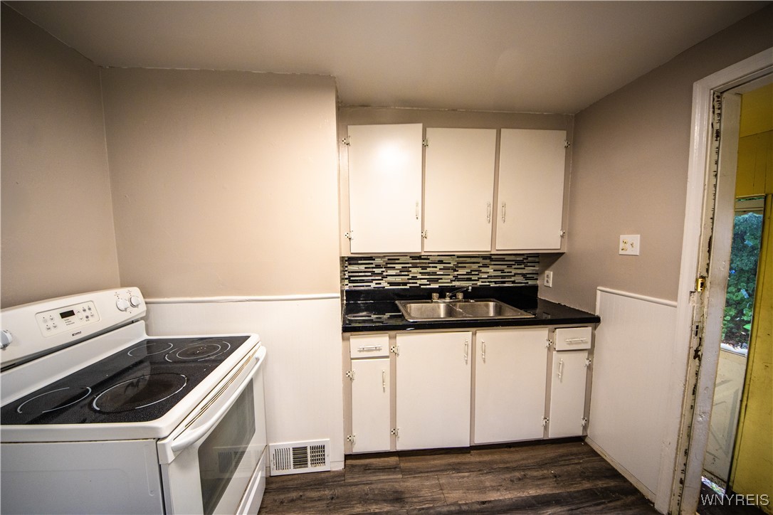 449 81st Street Niagara Falls, NY 14304 - Photo 12 of 30