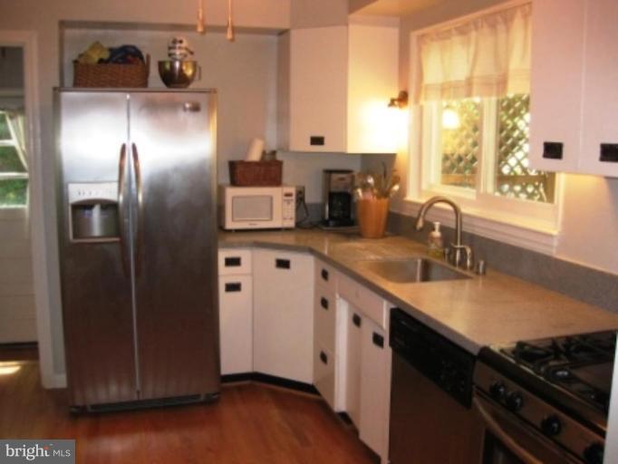 7024 Coventry Road Alexandria, VA 22306 - Photo 2 of 18 Kitchen