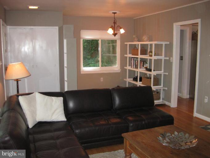 7024 Coventry Road Alexandria, VA 22306 - Photo 4 of 18 Living Room #2